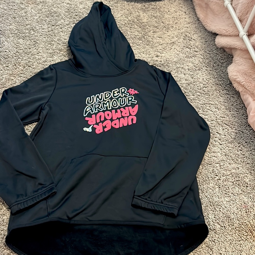 Girls black under armor hoodie. (New)